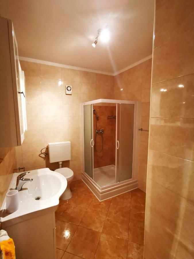 Apartmani Franciska Rab Town Luaran gambar