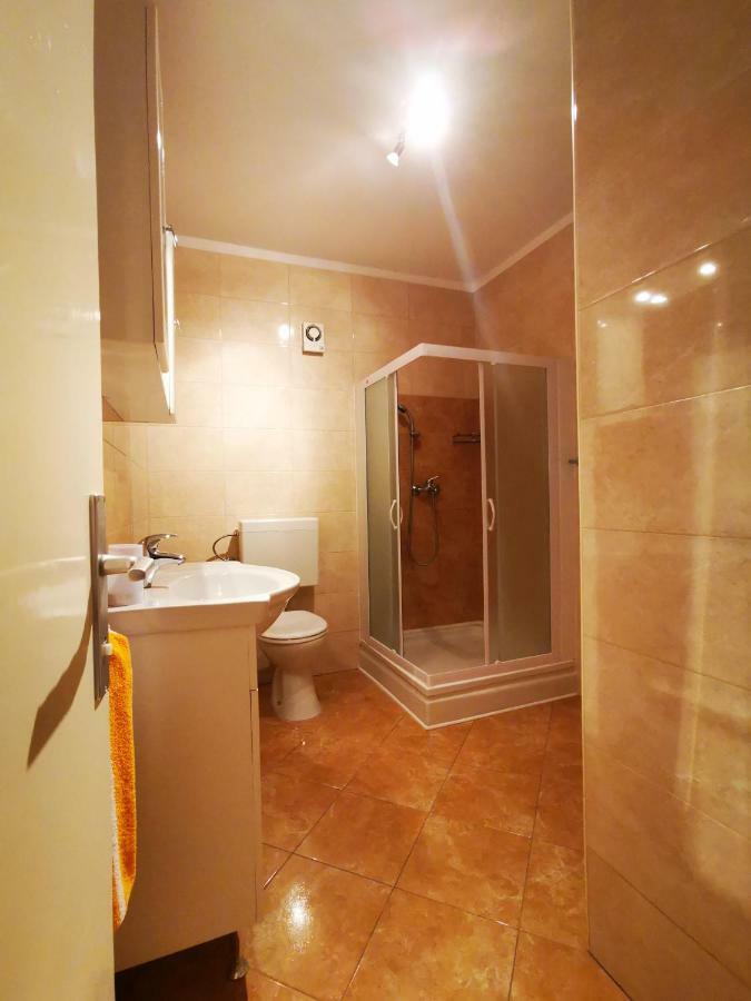 Apartmani Franciska Rab Town Luaran gambar